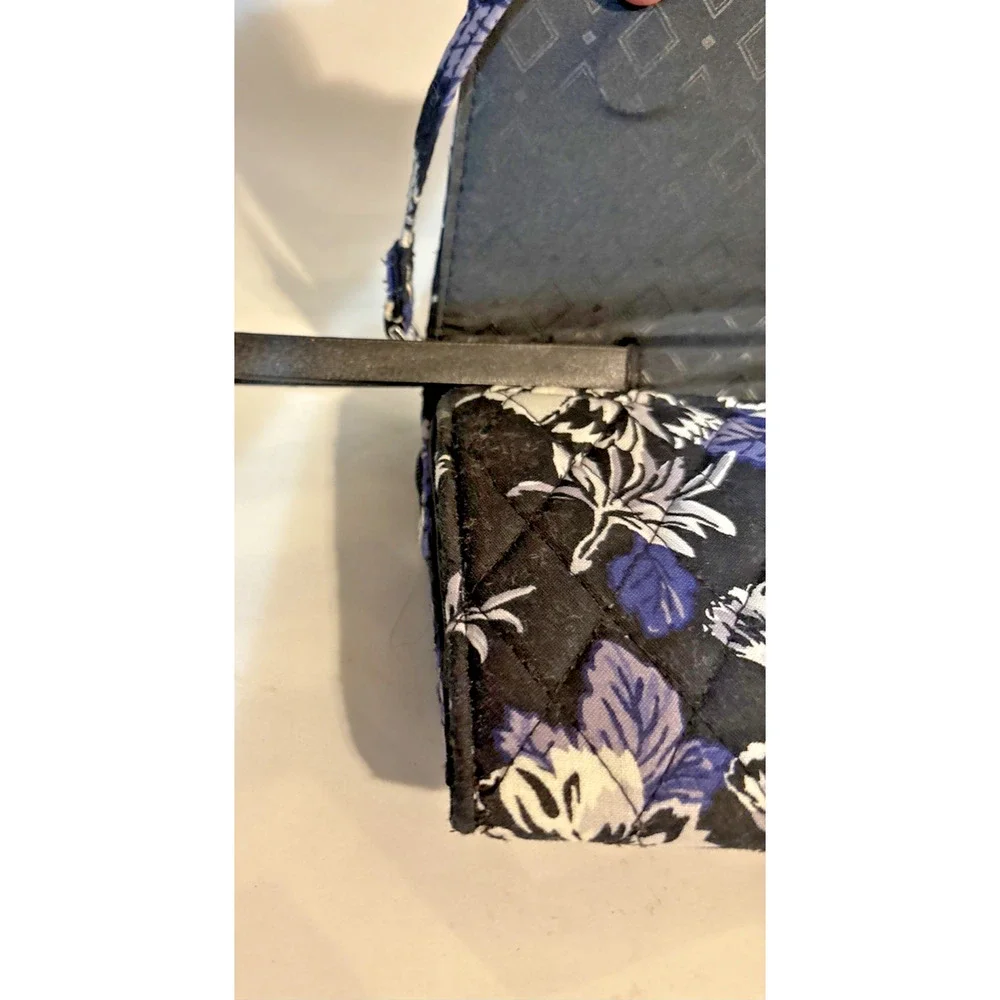 Vera Bradley Crossbody in Frosted Floral - Excellent Condition - Picture 6 of 7